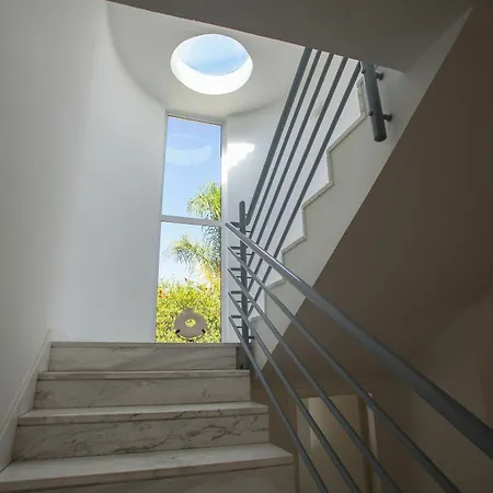 Sunset Beachfront Meneou Villa *