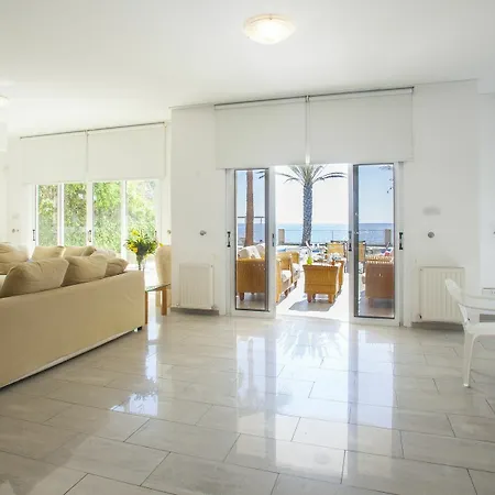 Villa Sunset Beachfront Meneou *