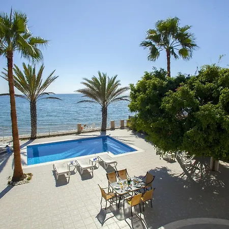 Villa Sunset Beachfront Meneou *